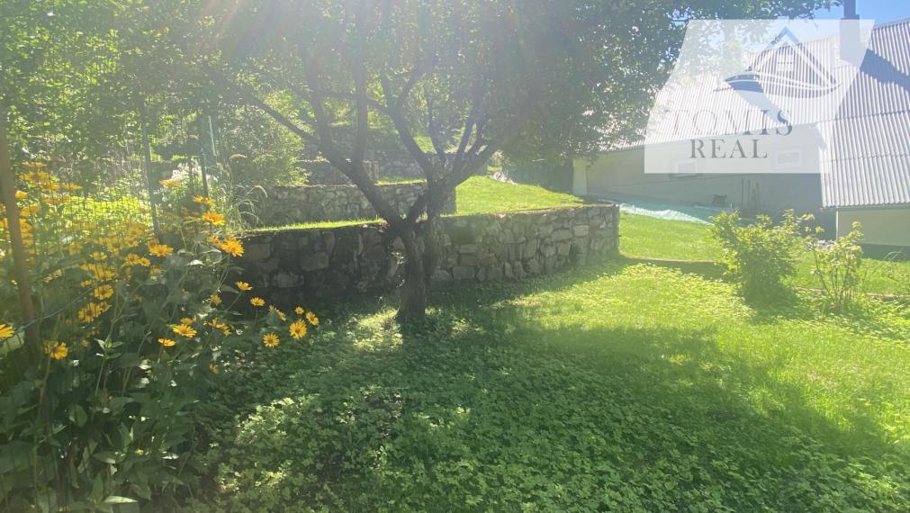 EXKLUZÍVNE na predaj stavebný pozemok, 303m2, Zlatá Idka