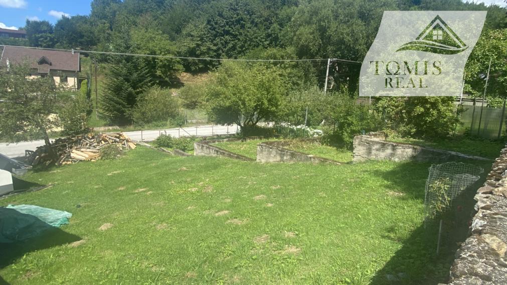 EXKLUZÍVNE na predaj stavebný pozemok, 303m2, Zlatá Idka