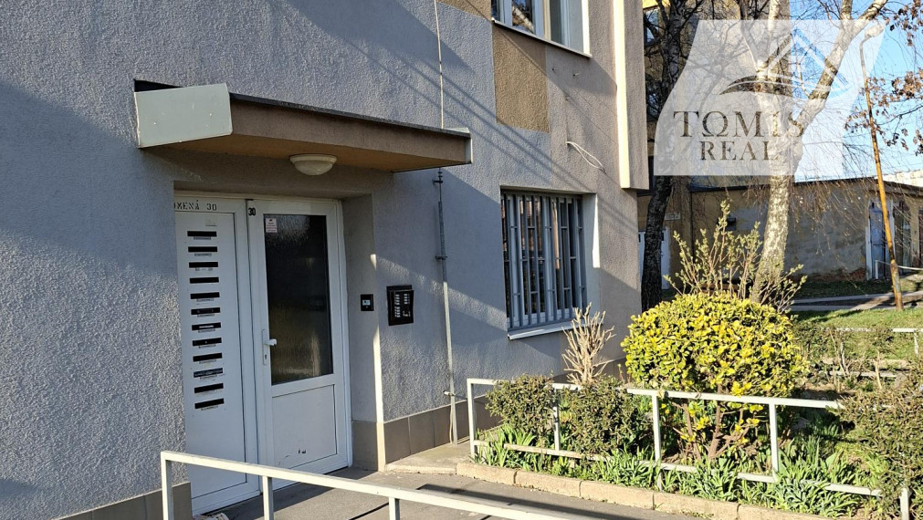 Ponúkame na predaj  2- izbový byt v blízkosti centra Košíc, Lomená ul.