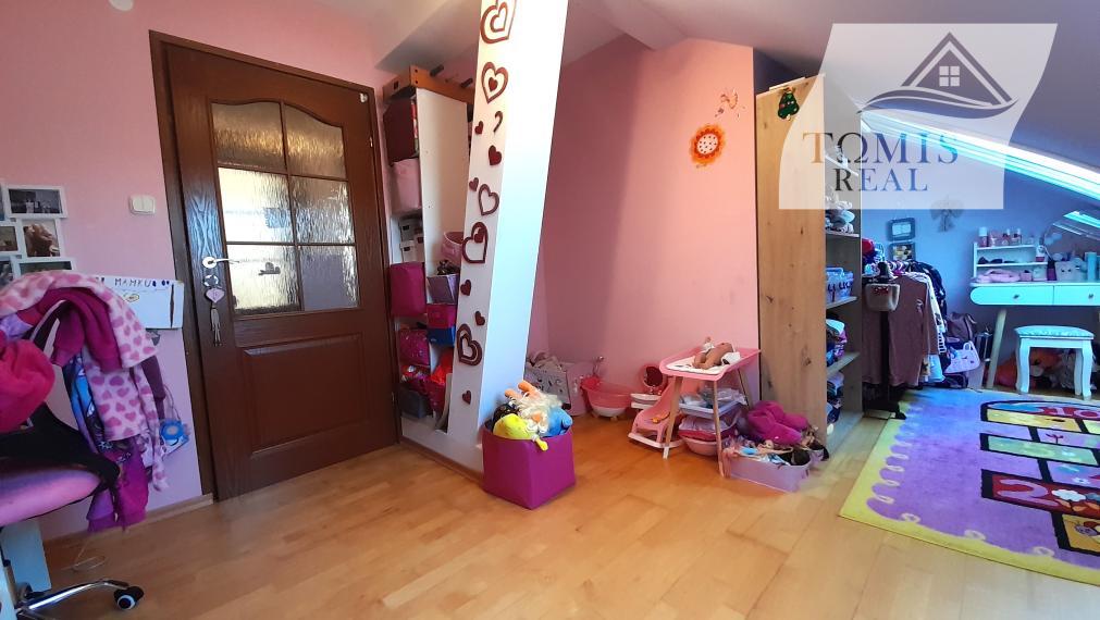 EXKLUZÍVNE veľkometrážny mezonetový 4-izbový byt, Nám. Oceliarov, Košice-Šaca