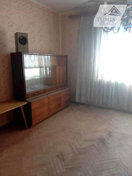 V ponuke na predaj pozemok so starším rodinným domom obec Poproč