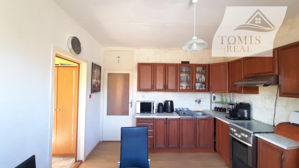 Na predaj veľký 2 izbový byt s loggiou, Furča