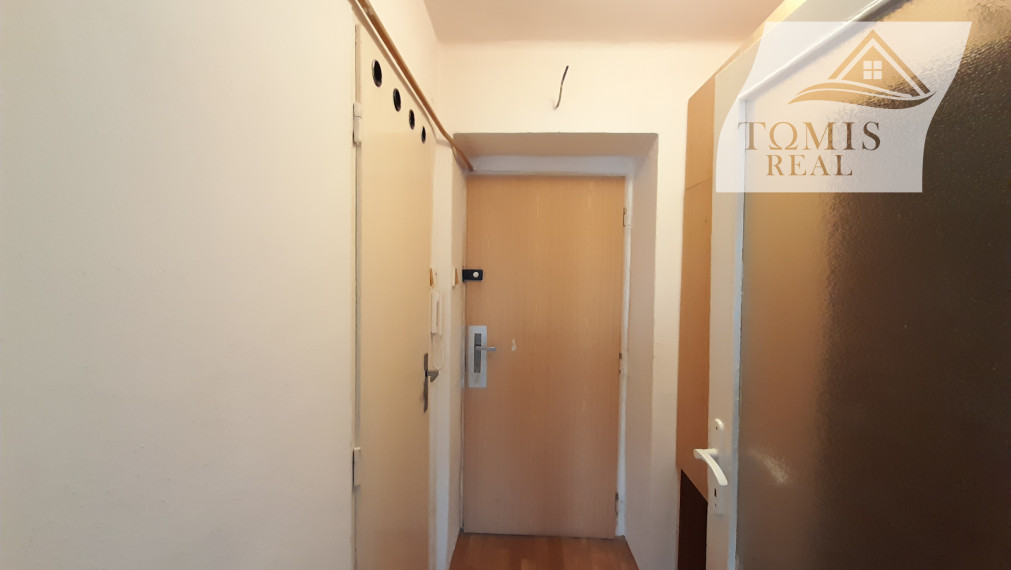 Na predaj svetlý 1 izbový byt, 34 m2 bez balkóna, Námestie oceliarov, Šaca