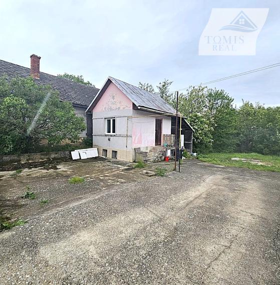 Rodinný dom v obci BUZICA s letnou kuchyňou