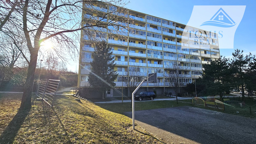 Turgenevova - 1 izbový byt 41 m2 s 6m loggiou a krásnym výhľadom na mesto