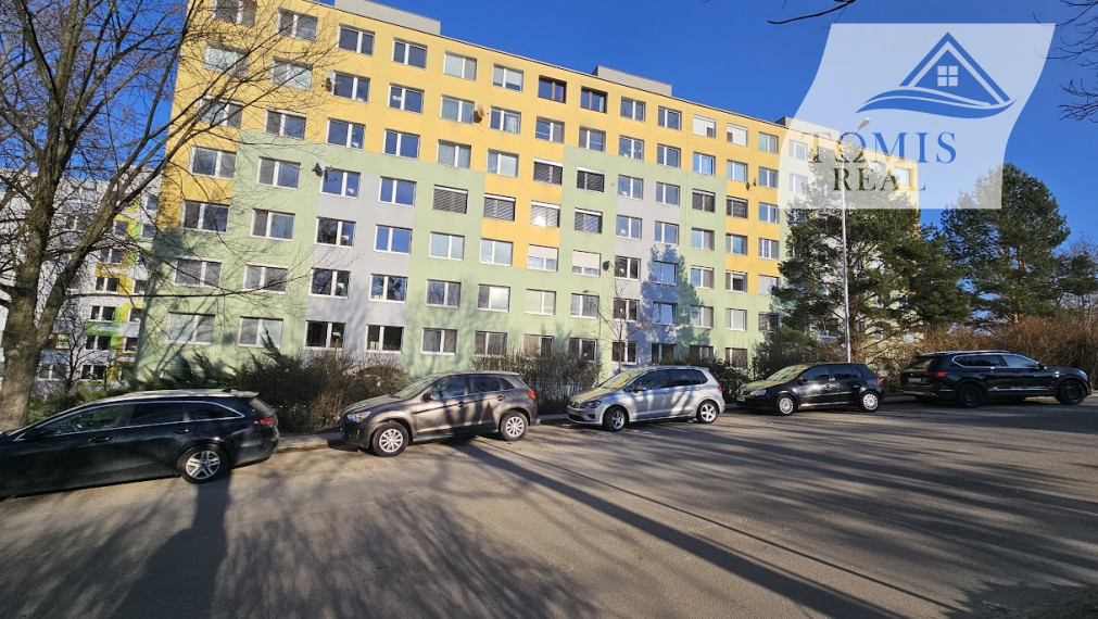 Turgenevova - 1 izbový byt 41 m2 s 6m loggiou a krásnym výhľadom na mesto