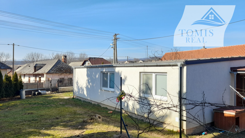 Ponúkame na predaj pozemok s novým domom v obci Poproč – skvelá investičná príležitosť!