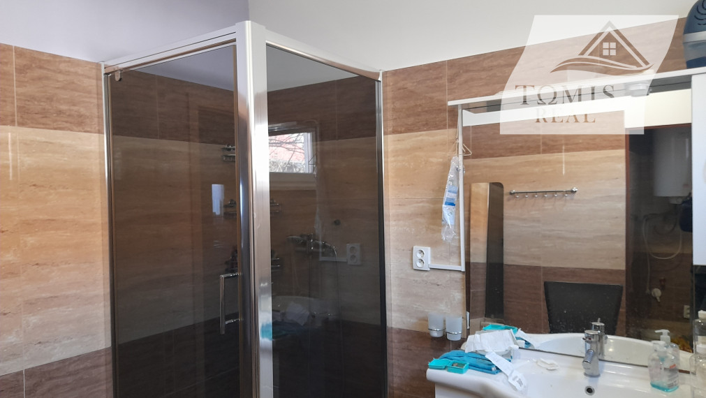 Ponúkame na predaj pozemok s novým domom v obci Poproč – skvelá investičná príležitosť!