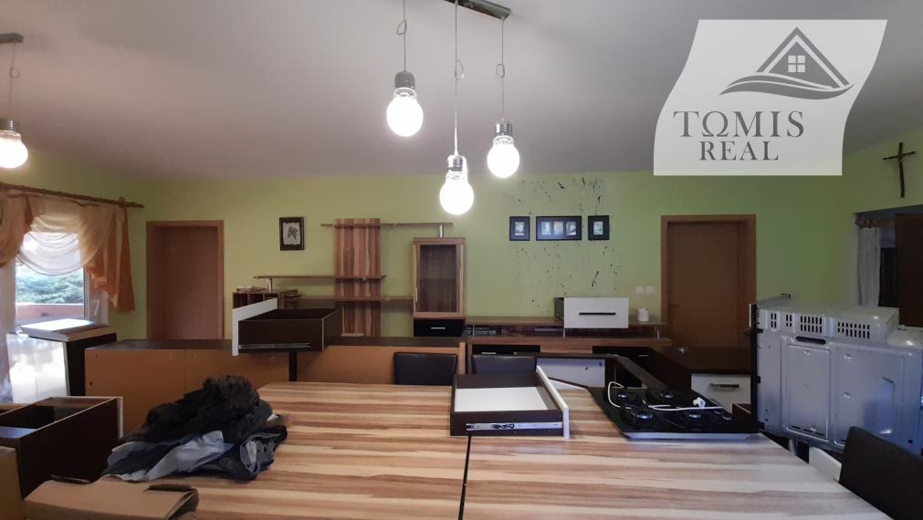 Ponúkame na predaj pozemok s novým domom v obci Poproč – skvelá investičná príležitosť!