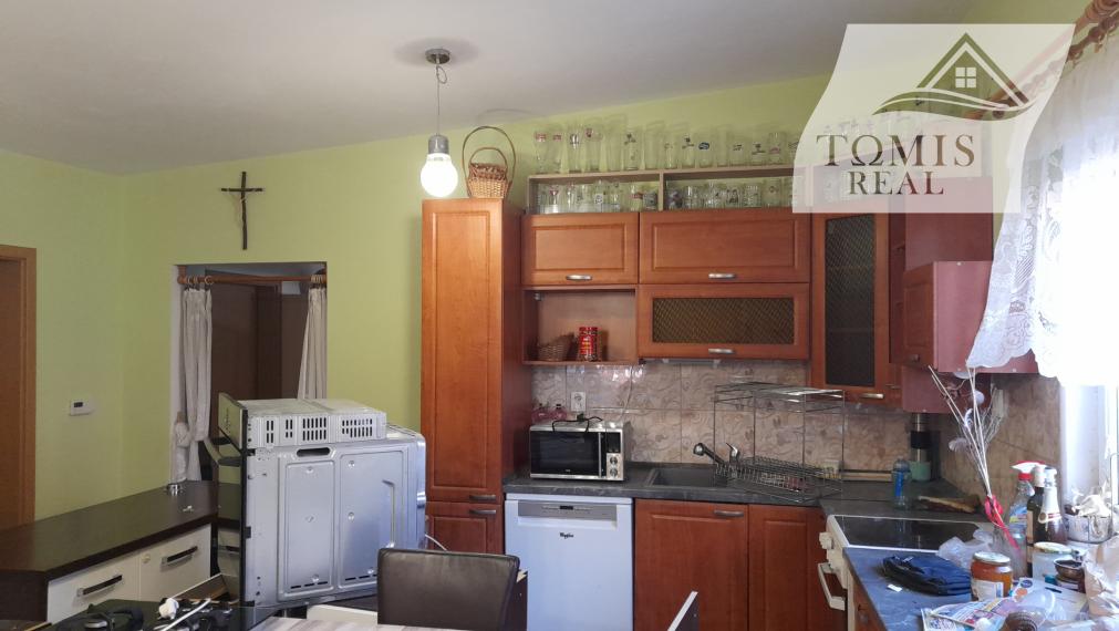 Ponúkame na predaj pozemok s novým domom v obci Poproč – skvelá investičná príležitosť!