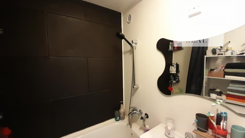 Ponúkame EXKLUZÍVNE na predaj 3 izbový byt, 64m2, sídlisko KVP.