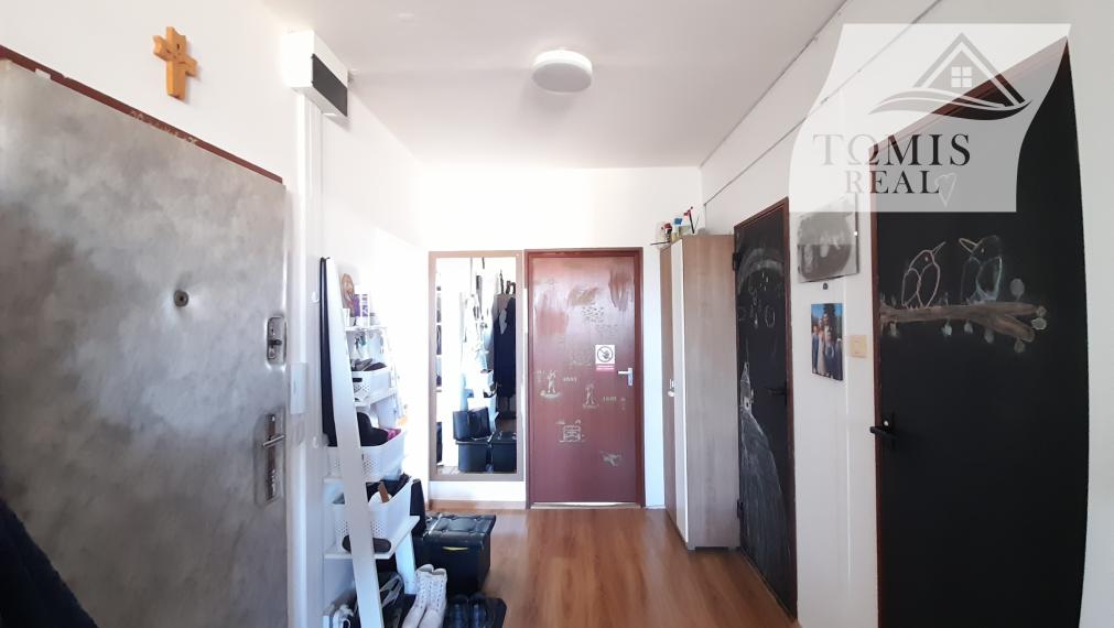 Ponúkame EXKLUZÍVNE na predaj 3 izbový byt, 64m2, sídlisko KVP.