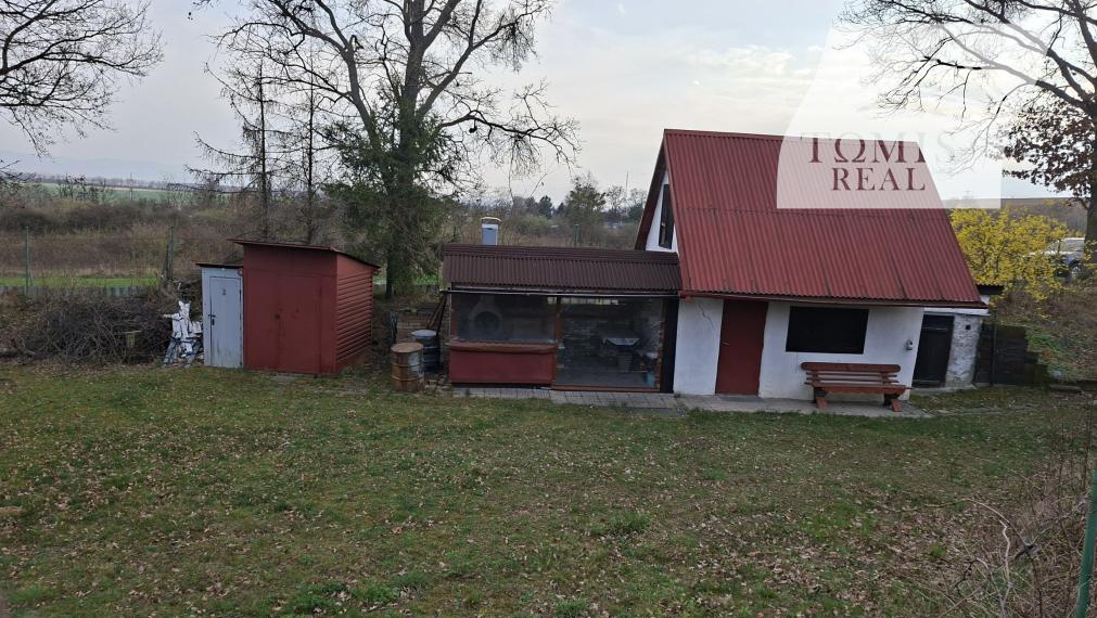 Ponúkame na predaj záhradu s chatkou