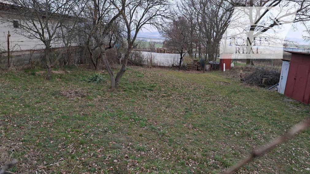 Ponúkame na predaj záhradu s chatkou