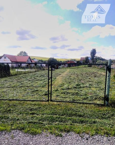 Stavebný rovinatý pozemok v lone prírody 912m2 20 km. od KE