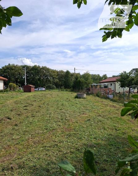 Stavebný rovinatý pozemok v lone prírody 912m2 20 km. od KE