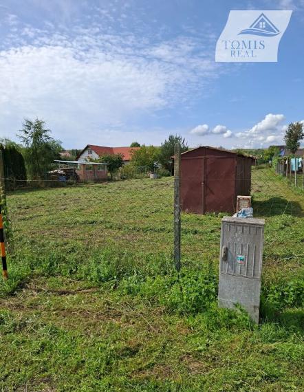 Stavebný rovinatý pozemok v lone prírody 912m2 20 km. od KE