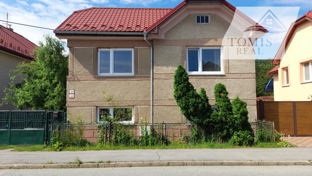 Hľadáte dokonalý rodinný prístav? 5-izbový tehlový dom s obrovským pozemkom v Myslave!