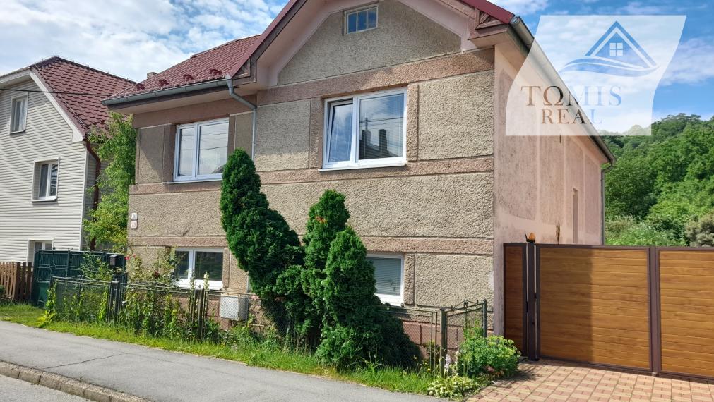 Hľadáte dokonalý rodinný prístav? 5-izbový tehlový dom s obrovským pozemkom v Myslave!