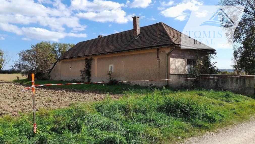 Starší vidiecky dom s veľkorysým pozemkom, tichá lokalita Mokrance