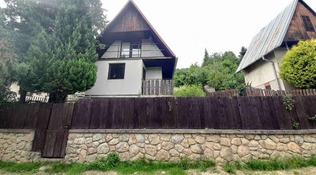 EXKLUZÍVNE 3 podlažná murovaná chata Medzev.