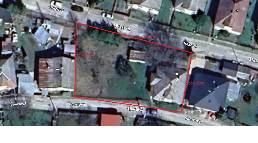 V ponuke na predaj pozemok so starším rodinným domom obec Poproč