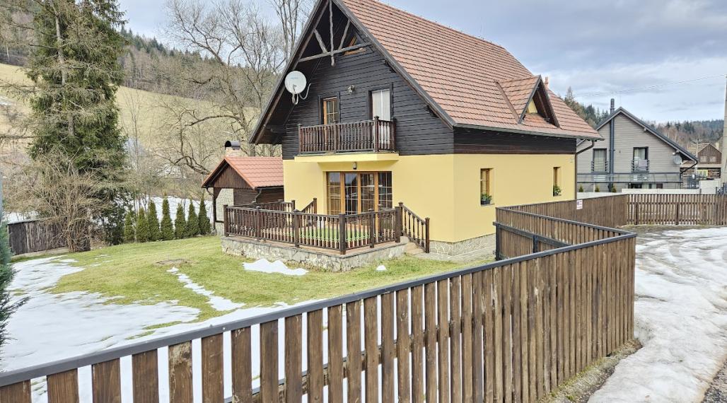 Chalupa v krásnej prírode  - JEZERSKO, ideálna pre podnikanie