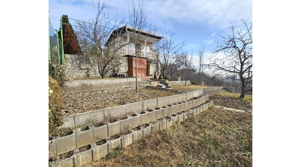 Murovaná chata KAVEČANY - VITALINA s výhľadom na okolitú prírodu