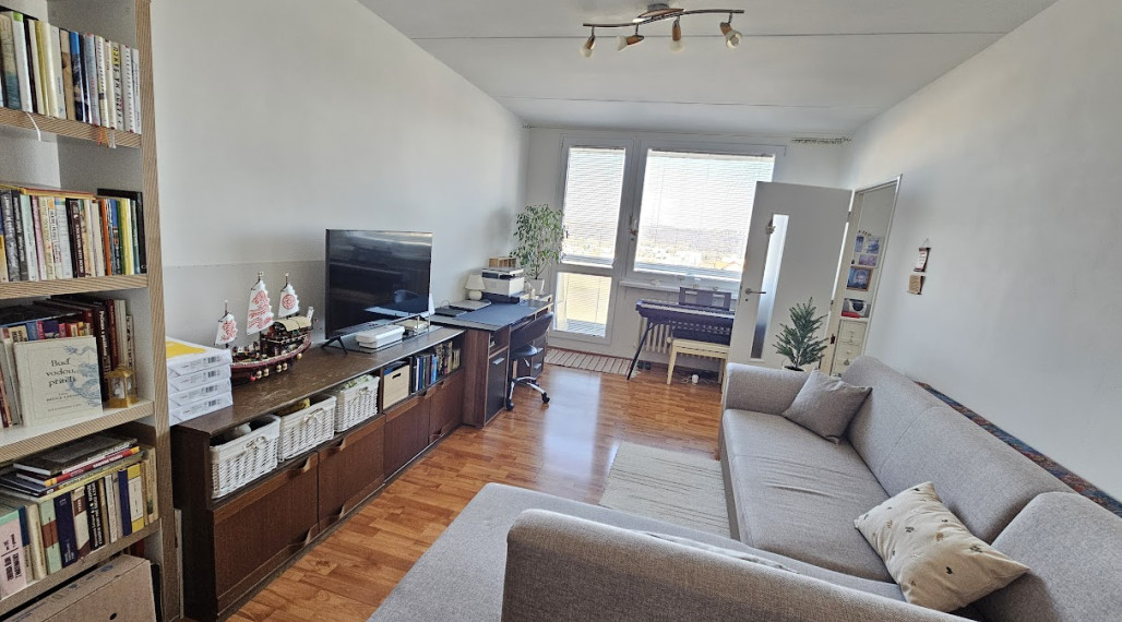 Turgenevova - 1 izbový byt 41 m2 s 6m loggiou a krásnym výhľadom na mesto