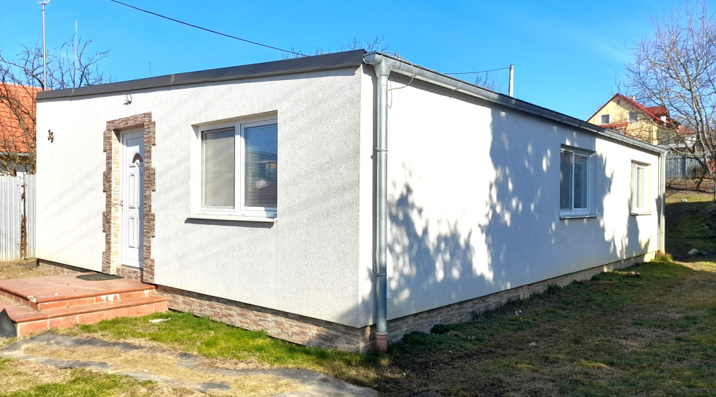 Ponúkame na predaj pozemok s novým domom v obci Poproč – skvelá investičná príležitosť!