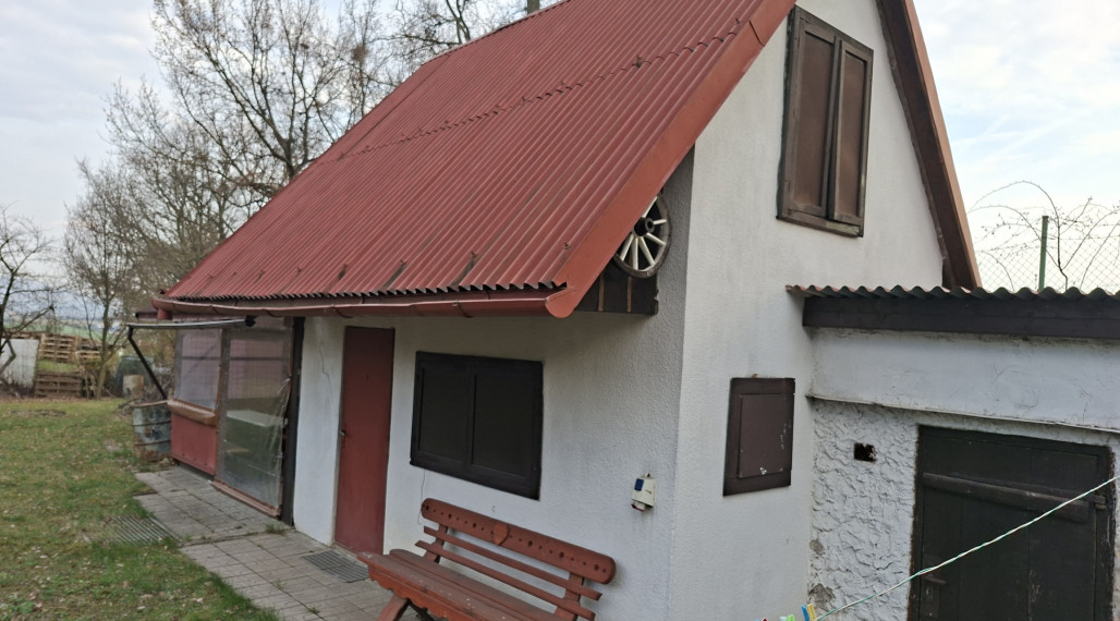 Ponúkame na predaj záhradu s chatkou