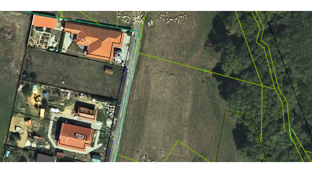 Stavebný rovinatý pozemok v lone prírody 912m2 20 km. od KE
