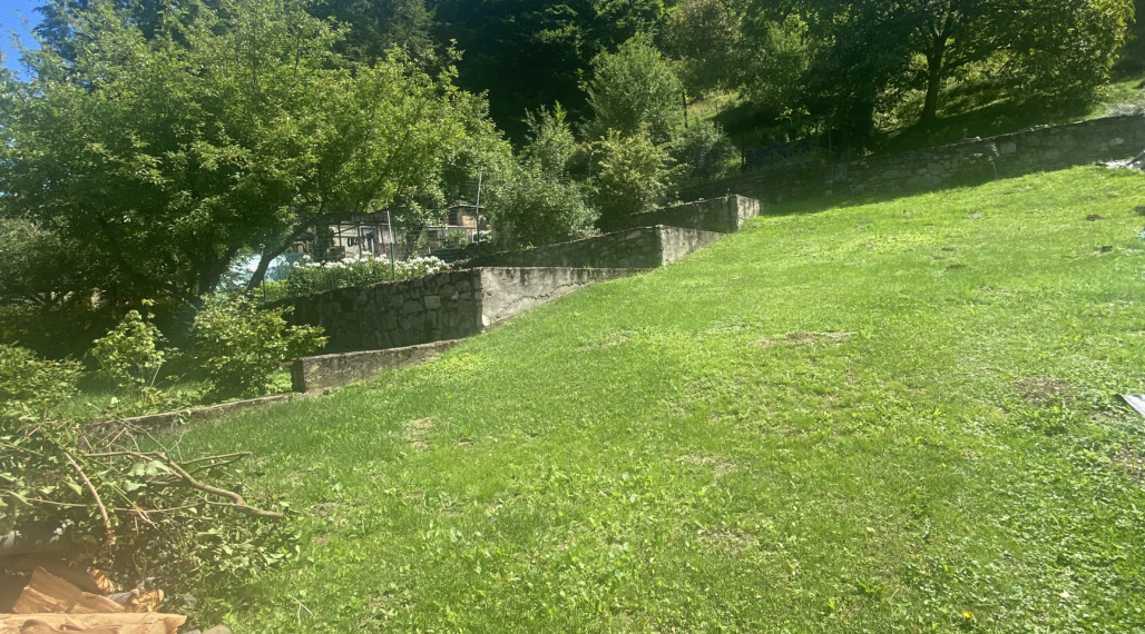 EXKLUZÍVNE na predaj stavebný pozemok, 303m2, Zlatá Idka