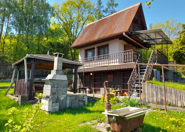 Na predaj 3 podlažná murovaná chata, Košické Olšany.
