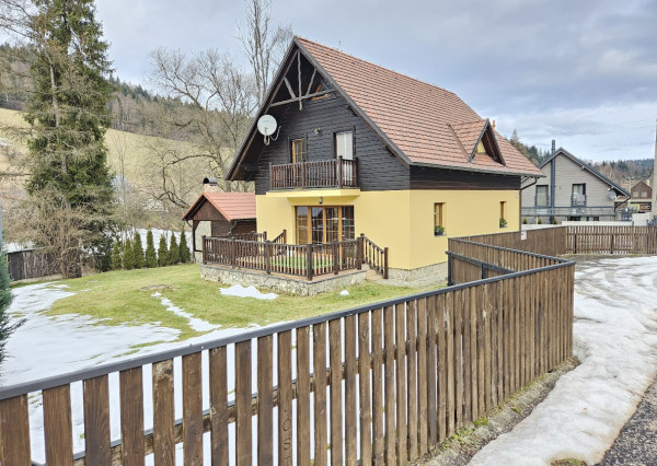 Chalupa v krásnej prírode  - JEZERSKO, ideálna pre podnikanie