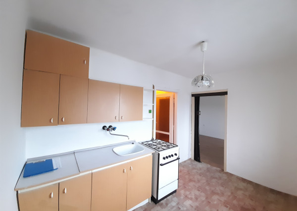 Na predaj svetlý 1 izbový byt, 34 m2 bez balkóna, Námestie oceliarov, Šaca