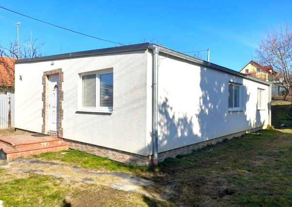 Ponúkame na predaj pozemok s novým domom v obci Poproč – skvelá investičná príležitosť!