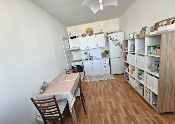 Turgenevova - 1 izbový byt 41 m2 s 6m loggiou a krásnym výhľadom na mesto