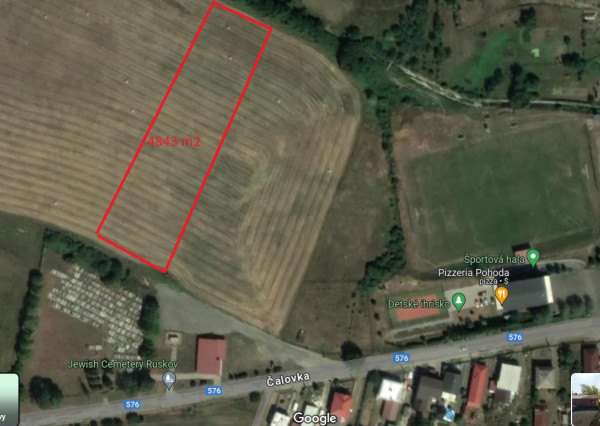 Investičný pozemok 4483 m2 na výstavbu RD v obci Ruskov.