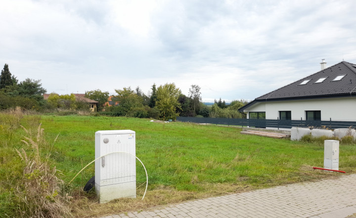 Na predaj stavebný pozemok v obci Beniakovce. - fotografia 1