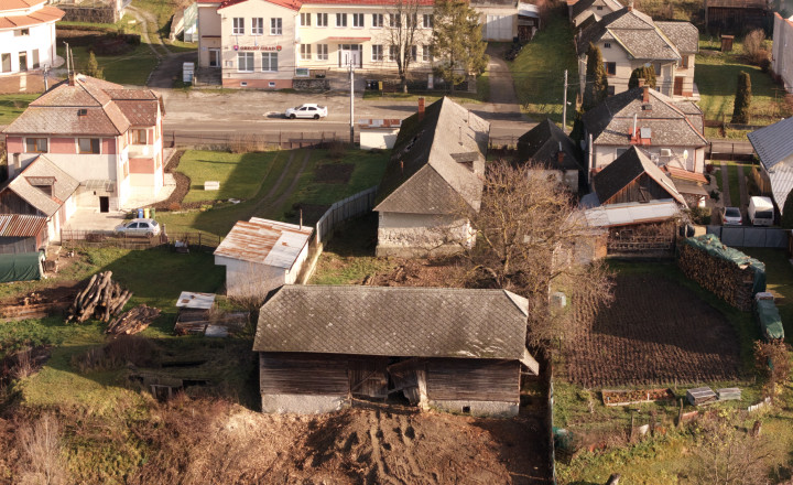 Stavebný pozemok v obci Čižatice - fotografia 1