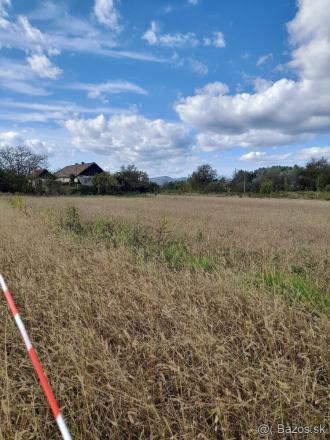 Starší vidiecky dom s veľkorysým pozemkom, tichá lokalita Mokrance - fotografia 7