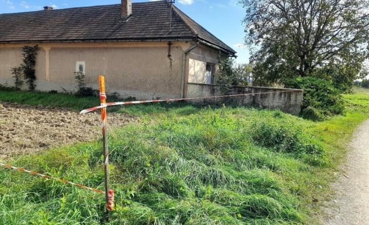 Starší vidiecky dom s veľkorysým pozemkom, tichá lokalita Mokrance - fotografia 4